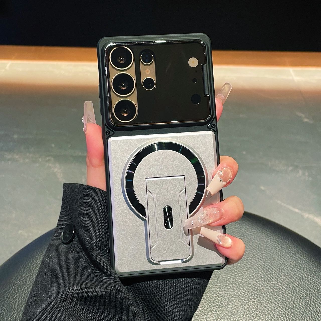 Camera Flip Coverكفر سيليكون مقوّى MagSafe Stand